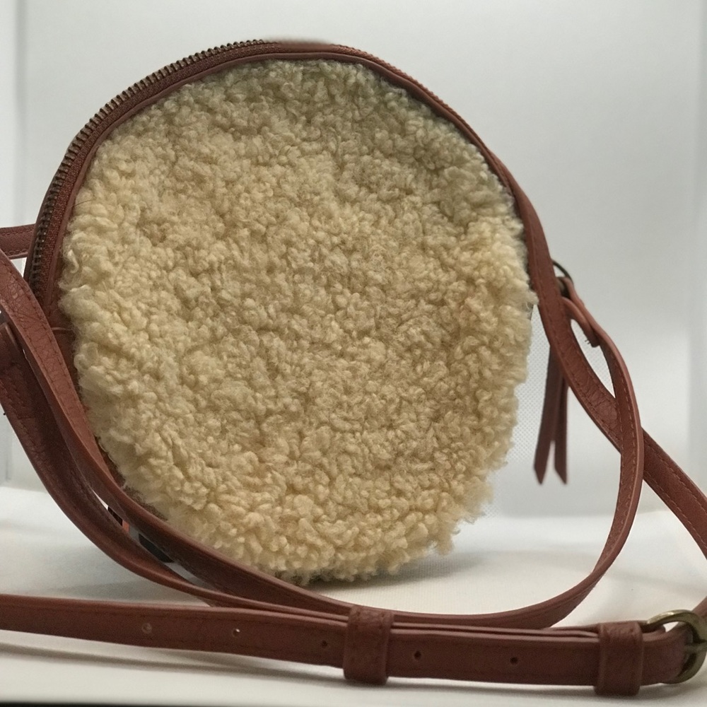 Universal Thread sherpa purse